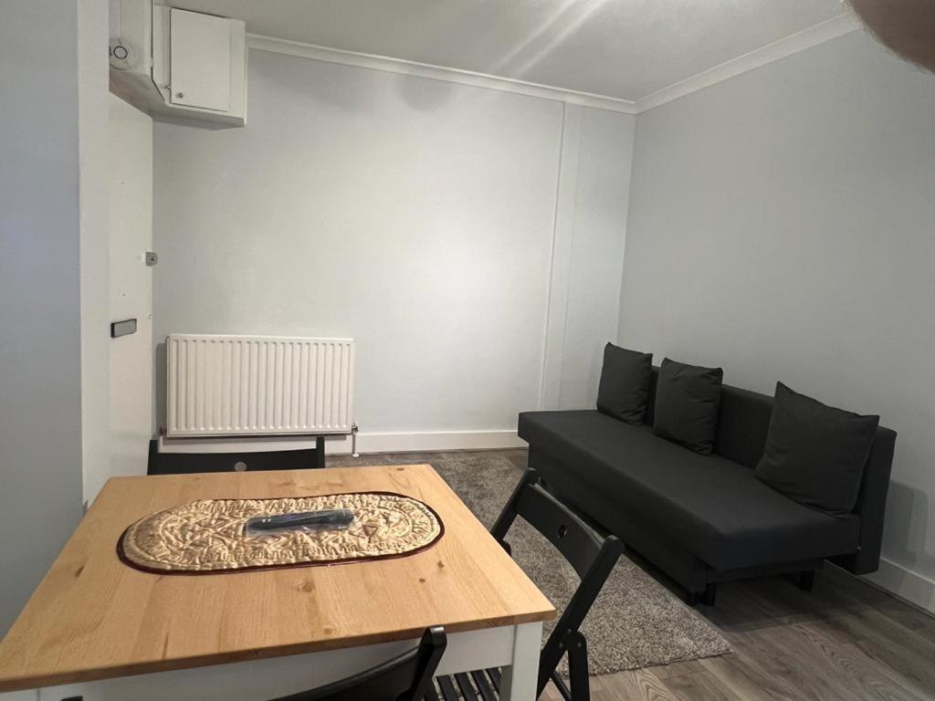 Complete One Bedroom Flat In Chiswick London, Fully Furnished Eksteriør billede